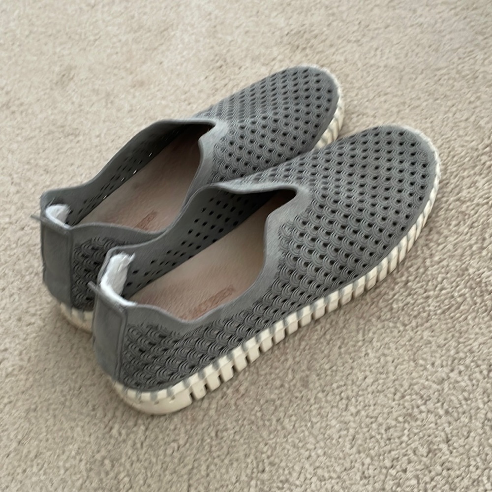 Ilse Jacobsen light gray slip on shoes sz 36